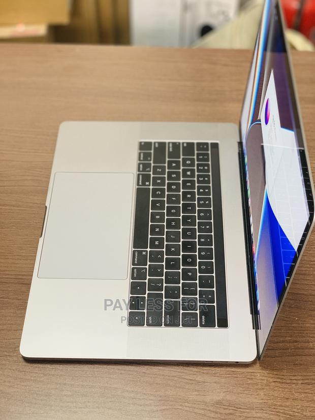 Laptop Apple MacBook Pro 2018 16GB Intel Core i7 SSD 512GB · Photo 2