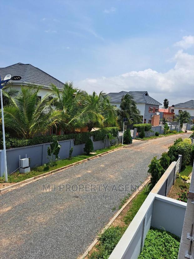 5bdrm House in Devtraco, Tema Metropolitan for sale · Photo 2