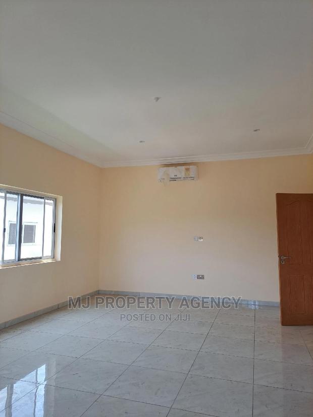5bdrm House in Devtraco, Tema Metropolitan for sale · Photo 4