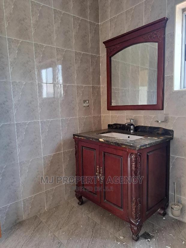 5bdrm House in Devtraco, Tema Metropolitan for sale · Photo 5