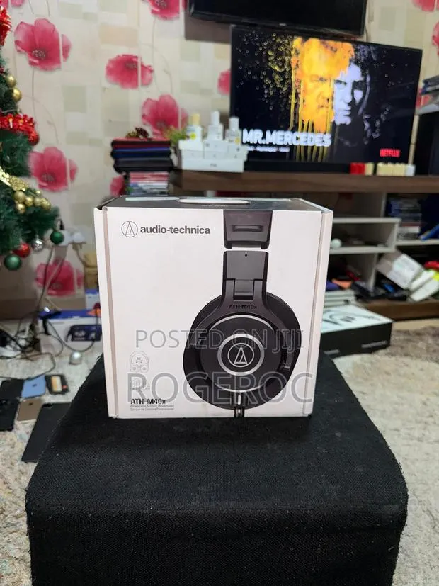 Audio-Technica Ath-M40x Professional Studio Monitor Headphone, · Photo 1