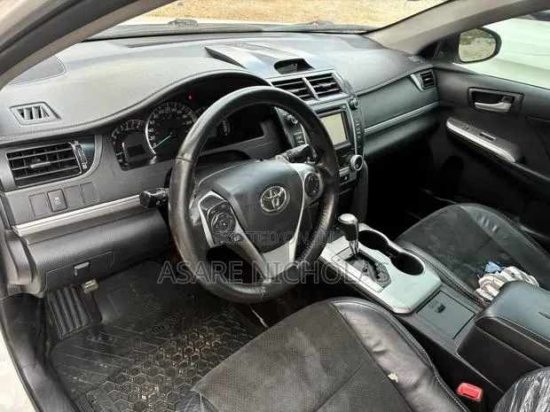 Toyota Camry 2014 White · Photo 1