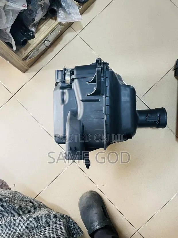 Toyota Hiace Air Cleaner 2014 2015 2016 2017 · Photo 1