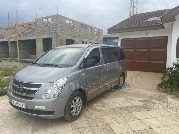 Rent a Van-Hyundai Starex · Photo 1