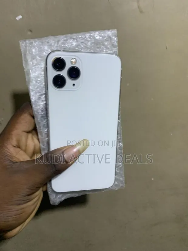 Apple iPhone 11 Pro 256 GB White · Photo 1