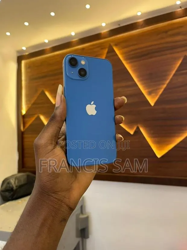 Apple iPhone 13 256 GB Blue · Photo 1