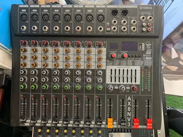 Yamaha Ax8nv3, an 8-Channel Analog Passive Mixer · Photo 1