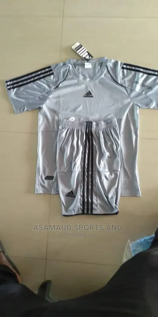 Original Set Of Jersey Top And Down At Cool Price · Photo 1