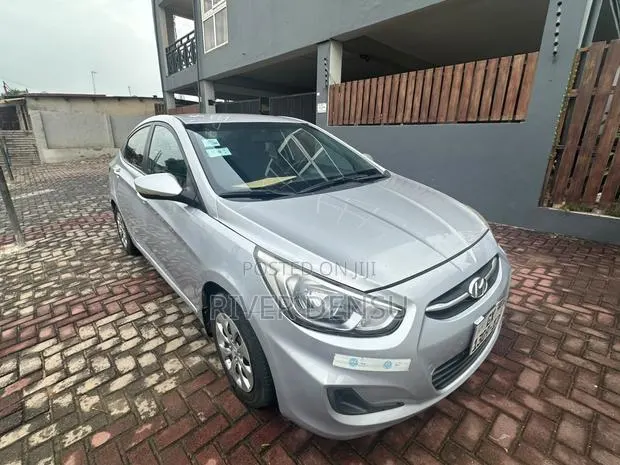Hyundai Accent SE Sedan 2017 Silver · Photo 1