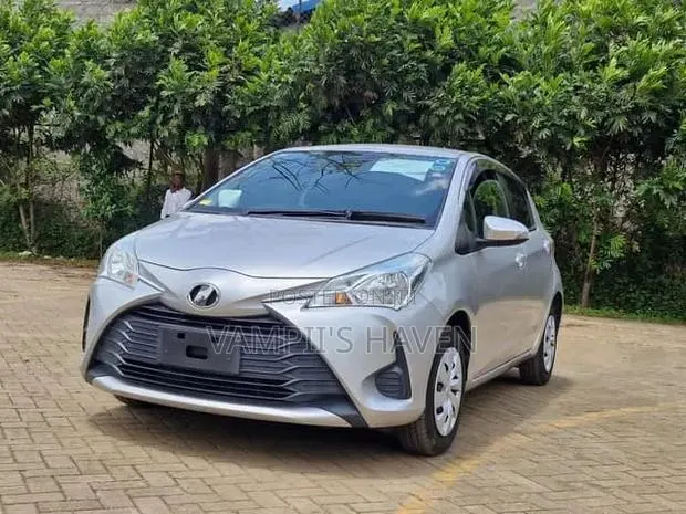 Toyota Vitz 1.3 FWD 3dr 2017 Yellow · Photo 1