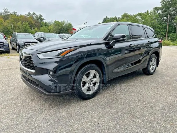 Toyota Highlander LE 2021 Black · Photo 1
