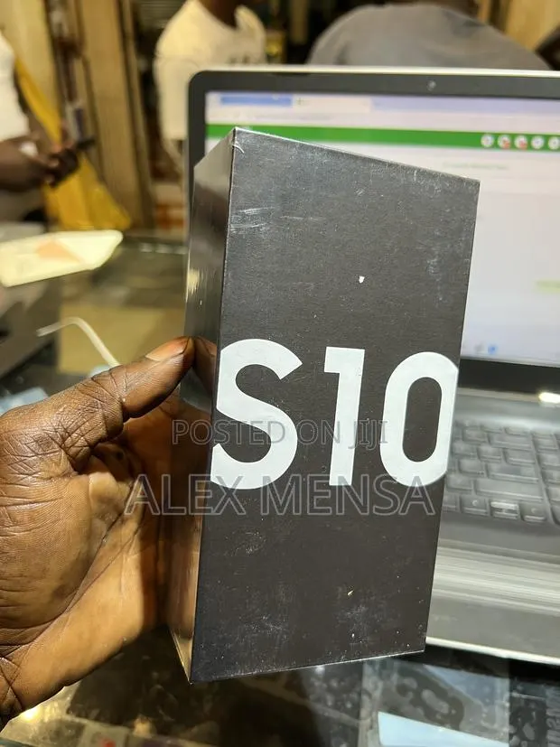 New Samsung Galaxy S10 128 GB Black · Photo 1