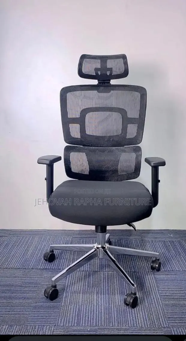 Durable Office Swivel Chair · Photo 1