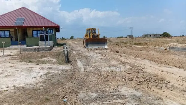Buy Land Get 400 Blocks and 5 Bags Cement Free · Photo 1
