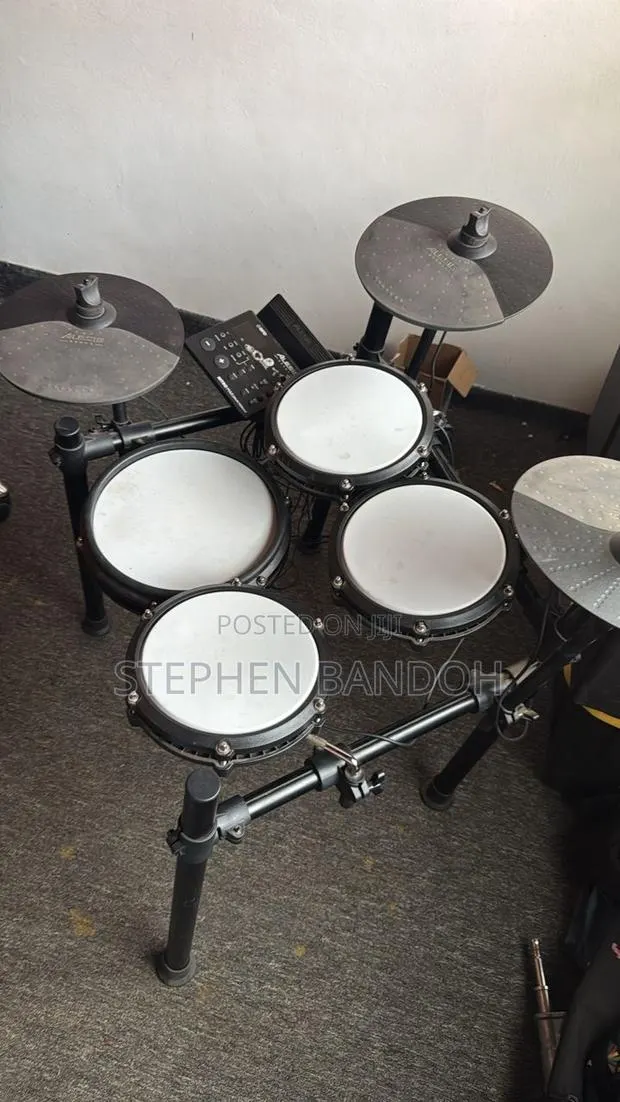 Alesis Nitro Max Mesh Electronic Drum Set · Photo 1