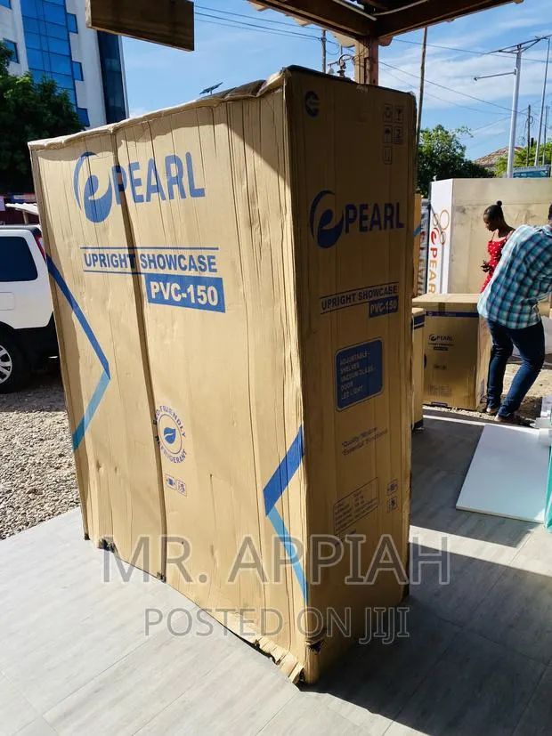 Energy Sufficient Pearl PVC-150 3 Door Display Fridge · Photo 1