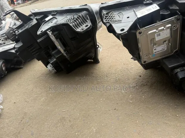 Ford Ranger 2025 Headlight Pair · Photo 1