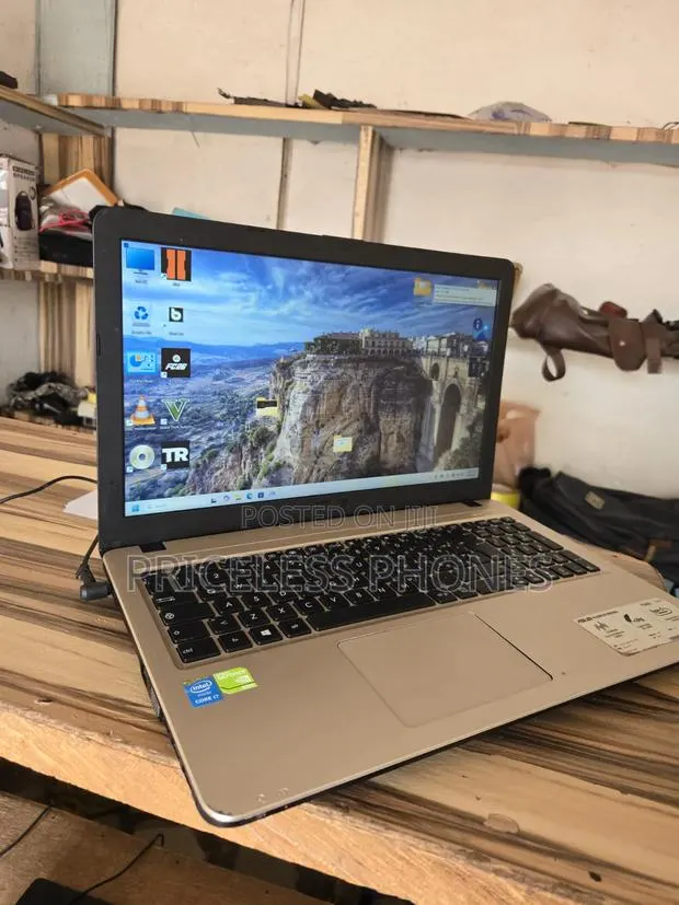 Laptop Asus F542UA 8GB Intel Core i7 SSD 256GB · Photo 1