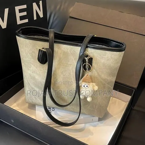 Fashionable Tote Bag · Photo 1