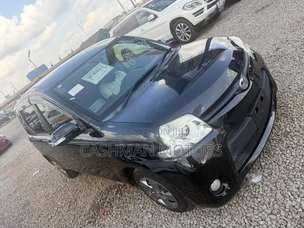 Toyota Sienta 1.5 AWD 2015 Black · Photo 1