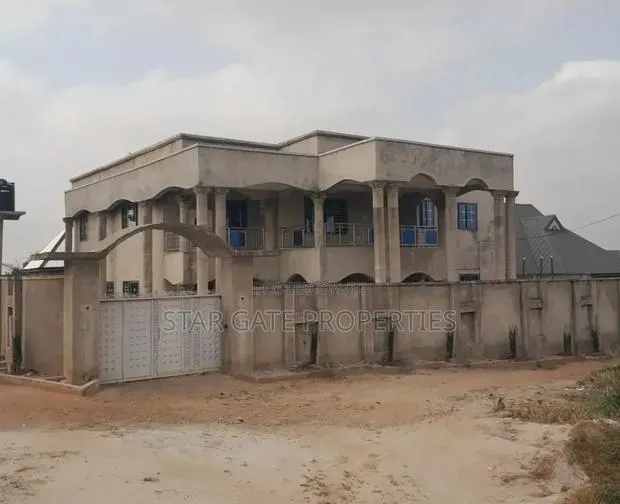 8bdrm House in Kenyasi Adwumam, Kumasi Metropolitan for sale · Photo 1