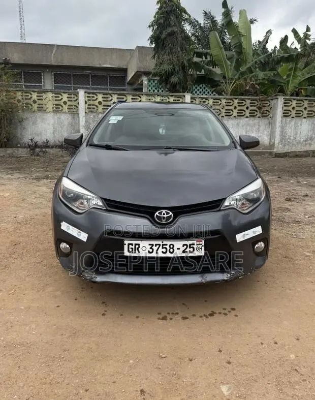 Toyota Corolla 2015 Black · Photo 1
