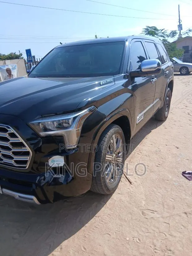 Neat Toyota Landcruiser Sequoia for Rent · Photo 1