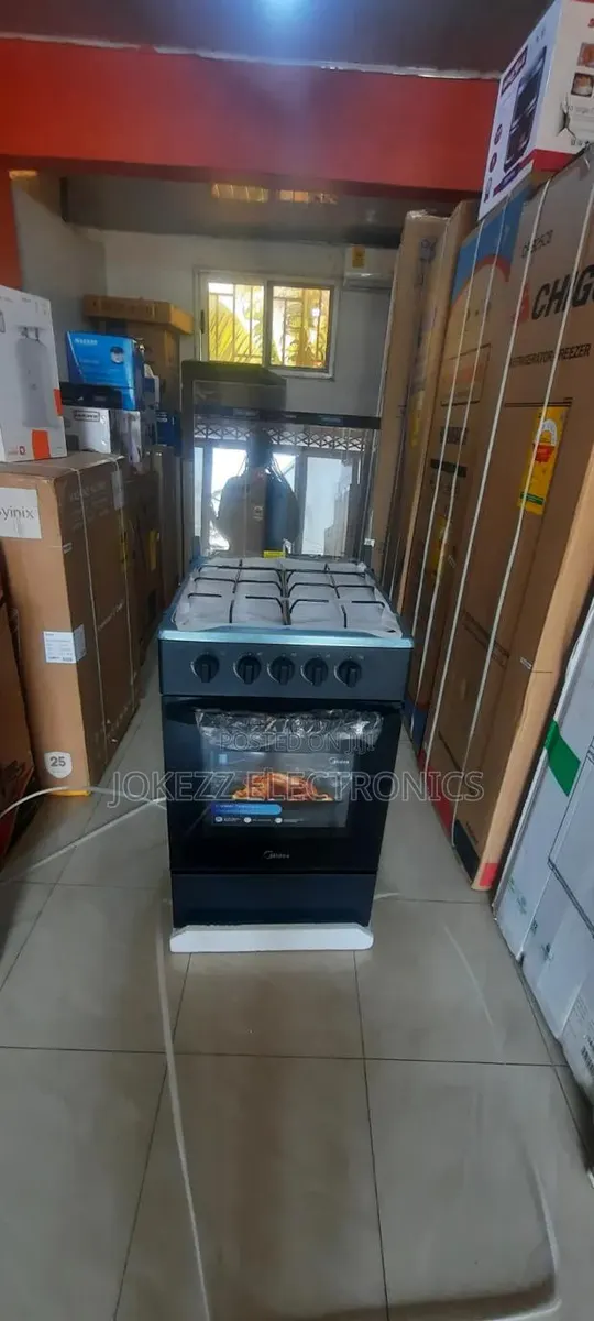Midea Four Burner With Oven · Photo 1