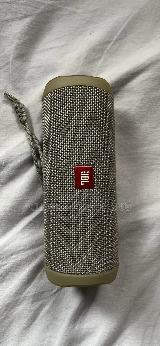 JBL Flip 4 Bluetooth Speaker · Photo 1