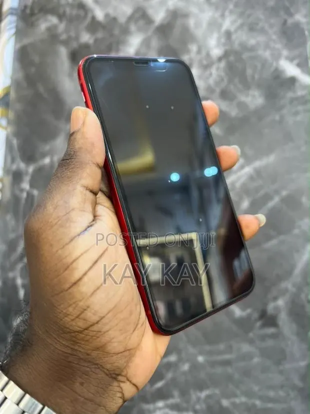 Apple iPhone XR 64 GB Red · Photo 1