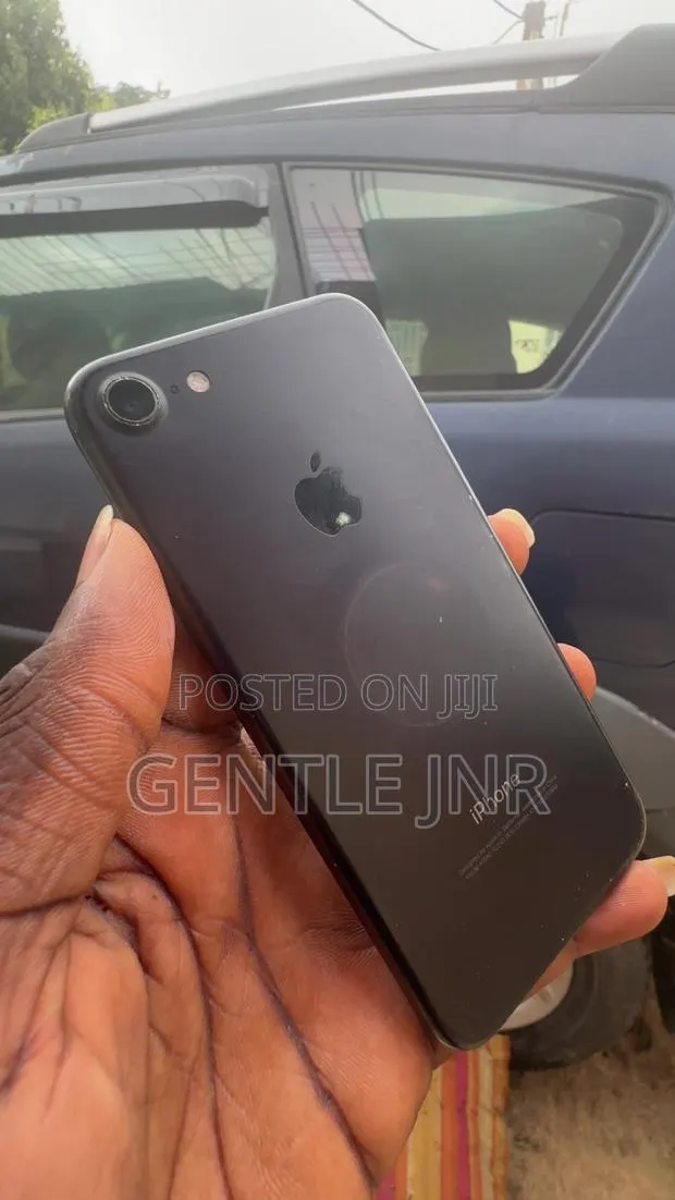 Apple iPhone 7 128 GB Black · Photo 1