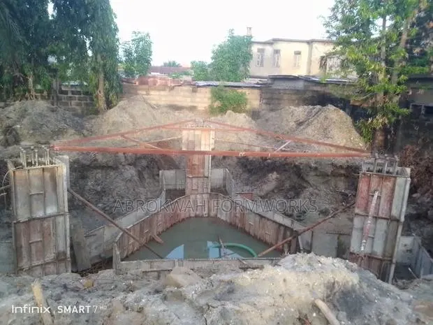 Formwork/Props/Acrojacks/Retaining Wall · Photo 1