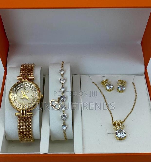 Ladies Watch And Jewellery Set · Photo 5
