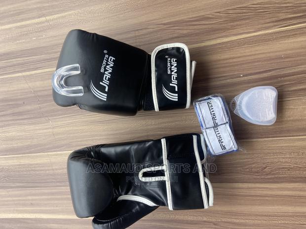 Original Set of Boxing Gloves, Bandage and Teeth Protective · Photo 3