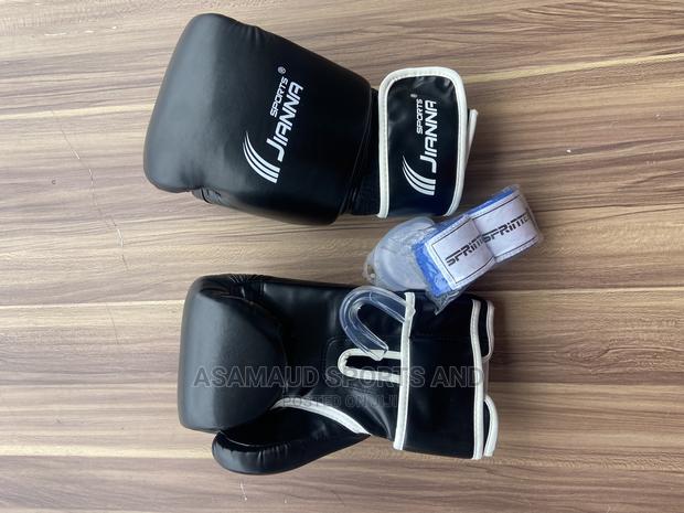 Original Set of Boxing Gloves, Bandage and Teeth Protective · Photo 1