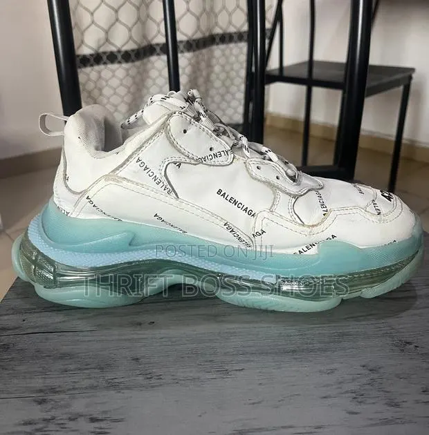 Balenciaga Triple S · Photo 1