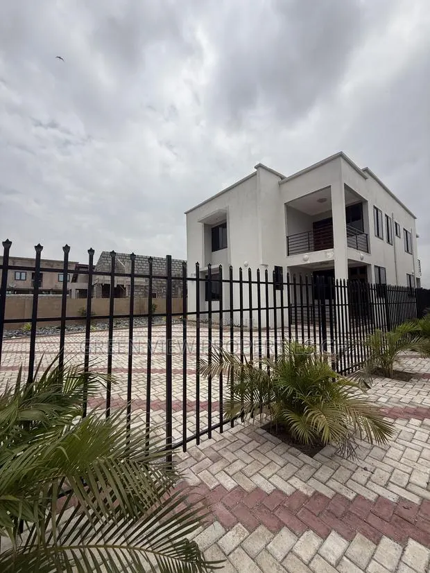 4bdrm Duplex in Tema Metropolitan for rent · Photo 1