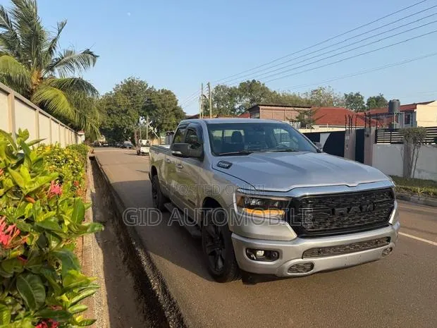 Dodge RAM 2022 Gray · Photo 1