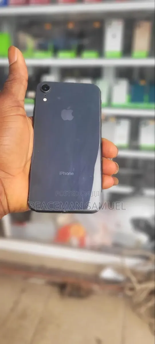 Apple iPhone XR 64 GB Black · Photo 1