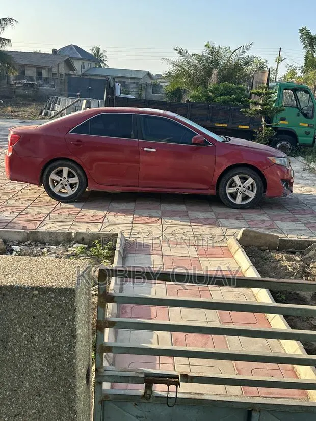 Toyota Camry 2012 Red · Photo 1