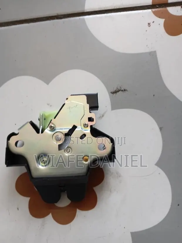 Toyota Corolla 2015 Boot Locker · Photo 1
