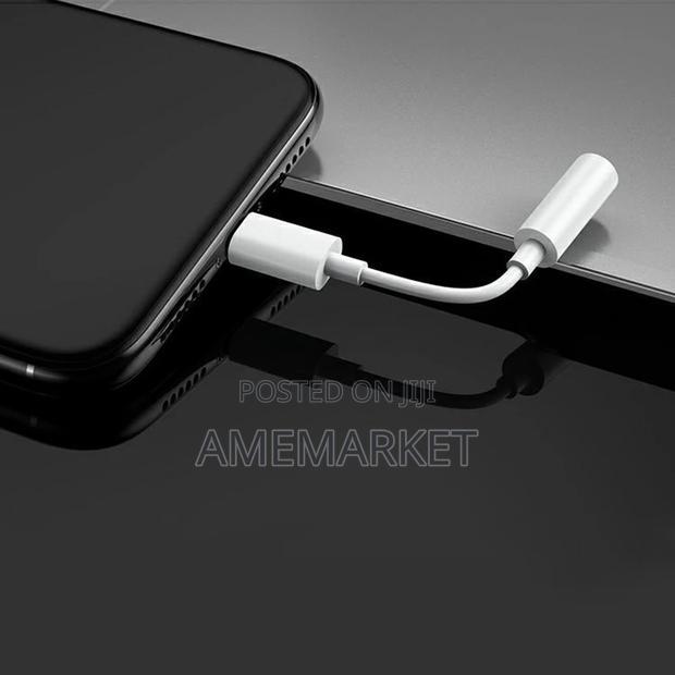 Lighting to 3.5mm Jack Adapter Headphones iPhone Converter · Photo 4