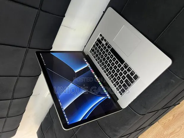 Laptop Apple MacBook Pro 2015 16GB Intel Core I7 SSD 256GB · Photo 1