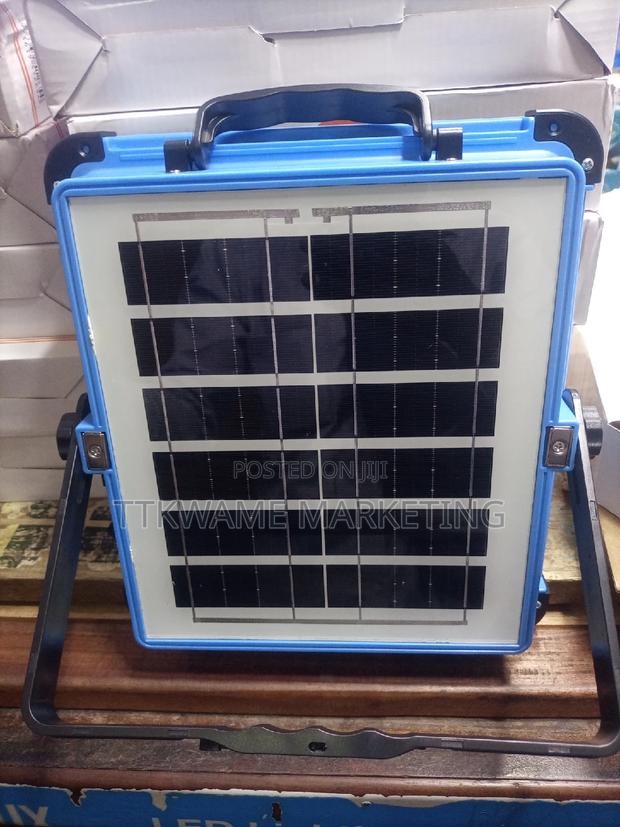 Rechargeable Multifunctional Floodlight · Photo 2