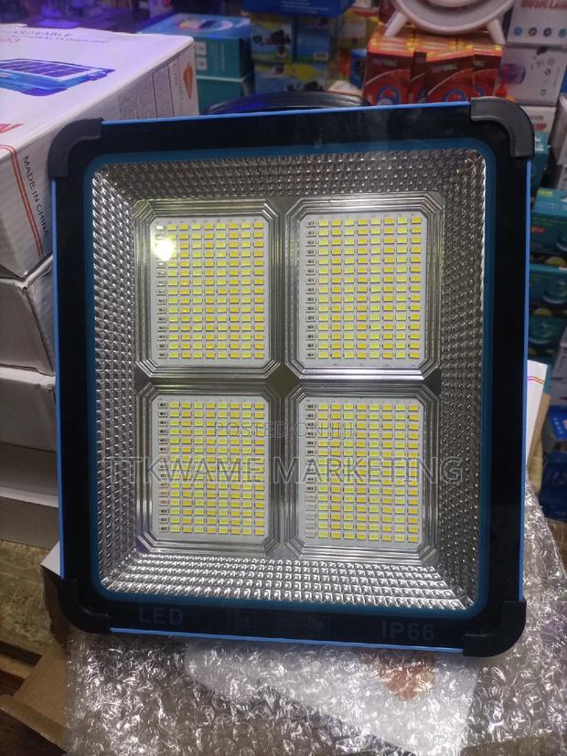Rechargeable Multifunctional Floodlight · Photo 3
