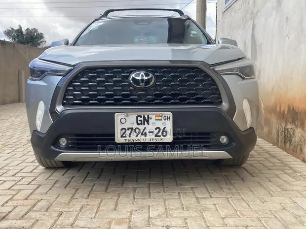 Toyota Corolla Cross 2024 Silver · Photo 1