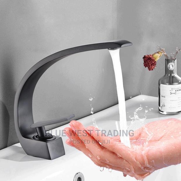Arc Basin Mixer Tap · Photo 1
