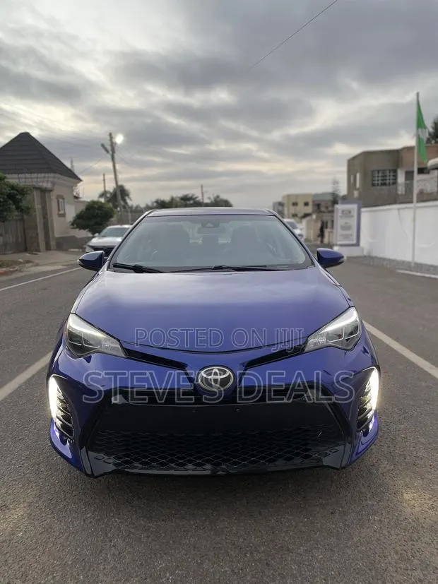 Toyota Corolla SE (1.8L 4cyl 2A) 2018 Blue · Photo 1