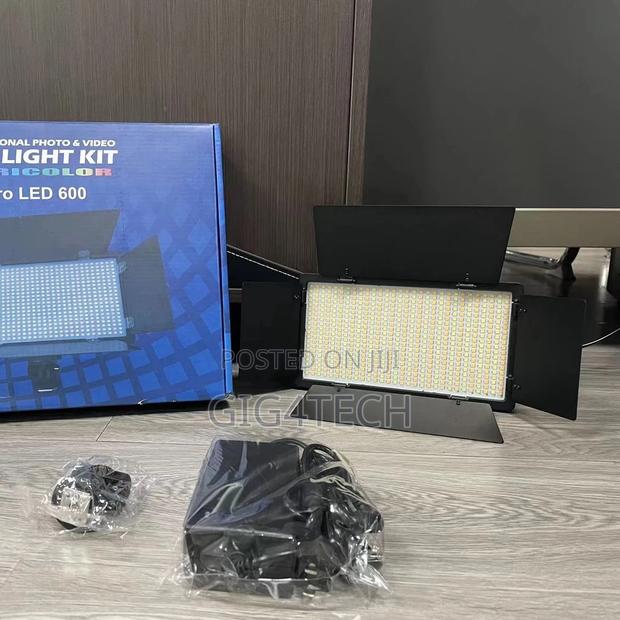 LED 600 Varicolor Professional Video Light · Photo 2