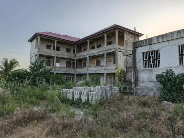School for Sale at Adesina ( Near Kenyasi Abrem) · Photo 1